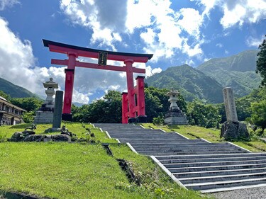 出羽三山をめぐる」初夏の東北！ 羽黒山・湯殿山 “SEA TO SUMMIT