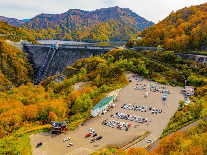 一面が紅葉に包まれた絶景「奥只見湖」の遊覧船体験！  まさにこれからが紅葉の盛り【新潟県魚沼市】の画像003
