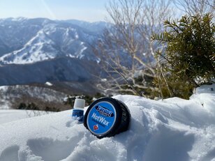 ポケットに入れて持ち運べる簡単スキーワックス！ ザードス「ノットワックス・ポケットパックG」