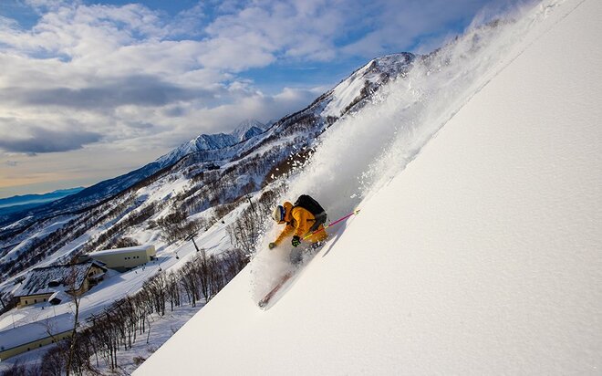 【新雪パウダー狙いならココ！ 2025/26シーズン】浮遊感が病みつき！  北海道・新潟・長野・群馬の「パウダー滑走におすすめのゲレンデ」7選の画像003