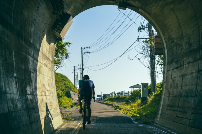 【自転車】ベストシーズン到来！「久比岐自転車道」 旧国鉄のトンネルと日本海　潮騒を感じながら “専用道” で心ほぐれるサイクリング   新潟県｜2026年の画像015