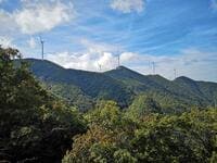 「巨大風車の傍らをゆく」山口県・下関市の「林道白滝線」の絶景！  オンロードバイクでも安心して走れる「舗装林道」実走レポート！
