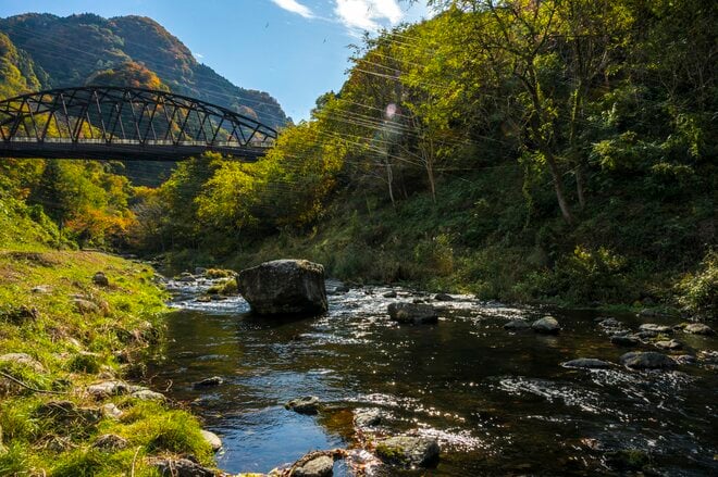 【釣り】完全予約制！ 広い渓流釣り場で真剣勝負！ 流れに見え隠れする魚影にドキドキ、ワクワクのフライフィッシング 「秩父フライフィールド」 埼玉県｜2025年の画像001