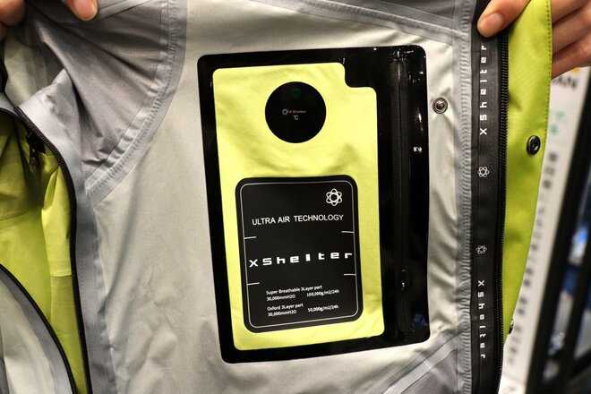 【ショップ店員に聞く！ 注目のアウトドアウェア】ついに大台！「透湿度100,000g/m2/24h」を誇る「XShelter プレミアム超透放湿ウルトラレインジャケット」〈ワークマンvol.2〉の画像003