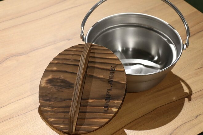 【ショップ店員に聞く！ イチ推しアウトドアギア】焚き火料理を楽しくしてくれる、大人気の鍋と“新作”アルミグリドル〈アルペントーキョー vol.18〉の画像003