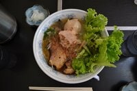 鹿児島出身ライターが教える「秋の霧島ツーリング」向けパワーチャージ「汁まで飲み干せる」麺