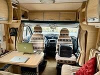 「車中泊」で暮らす！ 400泊の「キャンピングカー生活」でわかった「絶対に手放せない」生活必需“インフラ”ギア4選！