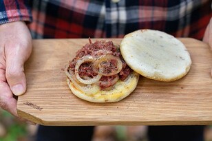 「クルクル開けるコンビーフ缶は製造終了？」中身も容器も話のネタになる！「コンビーフ」の奥深い世界【缶詰博士の缶たん”CAN”P料理 vol.26】