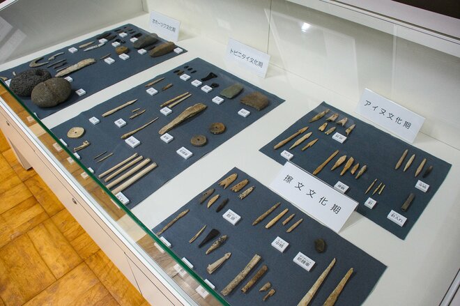 縄文時代の後に “2つの異なる文化” が同居していた!?「羅臼郷土資料館」で羅臼の歴史を学ぶ！ “ヒグマやシャチ” は太古から生活用品のモチーフに【北海道・羅臼町】の画像003