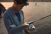 明るさだけで選ぶのはNG！釣りライターが明かす「本当に役立つ」夜釣りのための「ライト」の選び方とは？