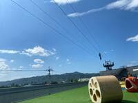 空中スライド「ジップライン」まで楽しめる「道の駅」！ 地元在住ライターが明かす体験型食のテーマパーク・徳島「くるくる なると」が「開業3ヶ月でもまだ行列」人気の理由とは？