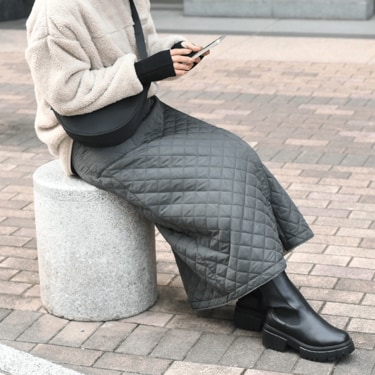 春キャンプで寒さを感じたら… ひざ掛けやポンチョにもなる