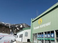 最高の雪質と北海道ならではの絶景！ 2つの空港からアクセスできる「富良野スキー場」 訪れたら「絶対に滑りたいコース」5選！【北海道富良野市】