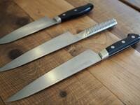 ポイントは「切れ味」と「タフな作り」！  キャンプやアウトドア料理に「使い慣れた家の包丁」がベストである理由