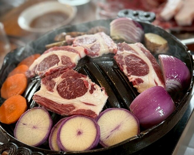 【わざわざ行く価値がある！】“自家飼育100％のジンギスカン” を提供する山形の名店「ひつじや」と春スキーの極上プランの画像003