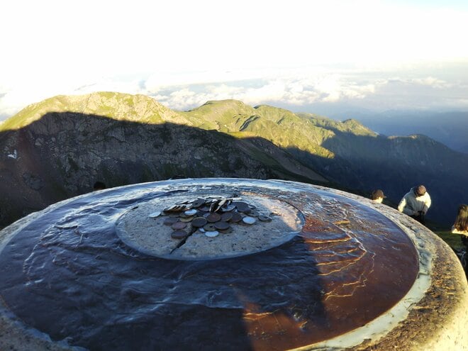 白馬大雪渓を登りきった先に待つ至極の山小屋！  大満足の “夕食バイキング” と “快適＆安心” が詰まった「白馬岳頂上宿舎」【長野県白馬村】の画像020