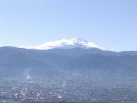 山梨百名山「兜山」で2.5時間絶景周回ハイキング！ 「富士山」展望スポットもアリ＆下山後は名産ワインと石和の名湯も堪能OK！  週末におすすめ