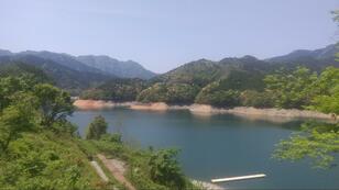 「四国最大のダム」でのアウトドアアクティビティに「世界大会ゴールドメダル」の酒蔵…高知在住ライターが教える「四国の穴場」土佐町の魅力