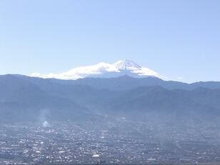 山梨百名山「兜山」で2.5時間絶景周回ハイキング！ 「富士山」展望スポットもアリ＆下山後は名産ワインと石和の名湯も堪能OK！  週末におすすめ