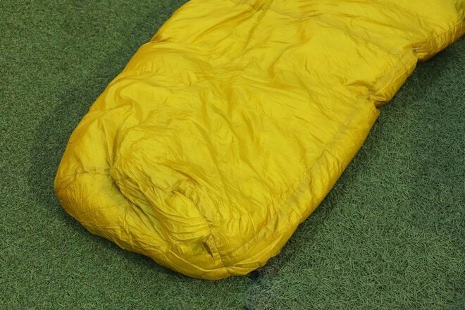 【ショップ店員に聞く！ はじめての“車中泊”グッズ】一番大切な “泊” の要「シュラフ」！  保温性・通気性も高い、イスカの「エアプラス 450」がオススメ〈石井スポーツ ヨドバシ新宿西口店 vol.9〉の画像005