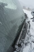 雪国の常識「ワイパーは立てておく」は間違い！？  安全で快適な雪道ドライブのために【2022年 スノーシーズン】の画像002