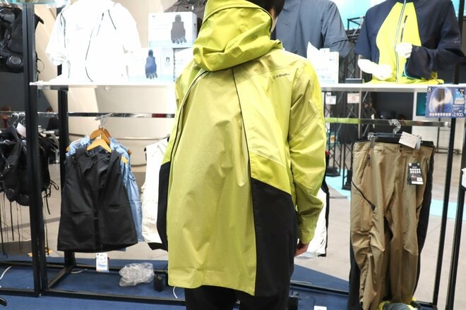 【ショップ店員に聞く！ 注目のアウトドアウェア】ついに大台！「透湿度100,000g/m2/24h」を誇る「XShelter プレミアム超透放湿ウルトラレインジャケット」〈ワークマンvol.2〉の画像007