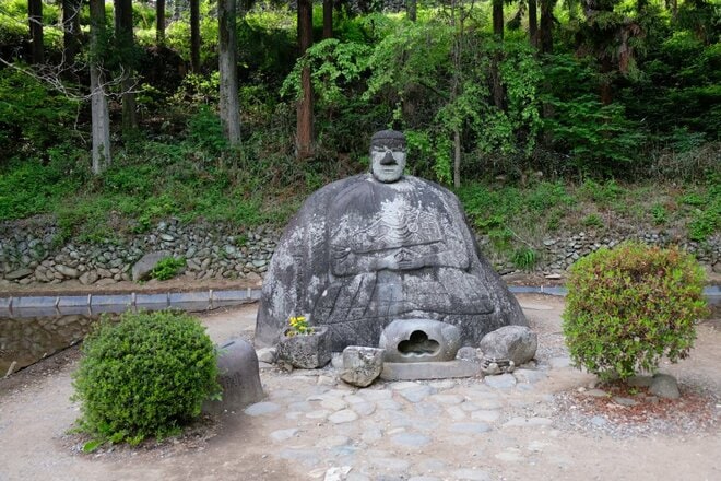 画像・写真：【御柱祭だけではもったいない！】“岡本太郎が震えた” 諏訪湖畔のミステリアスな仏様「万治の石仏」がかわいすぎる！【合計15枚】｜トラベル｜ニュース｜BRAVO  MOUNTAIN