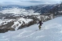 待望の積雪！ 全コースオープン！  話題のスキー場『スノーリゾート ロマンスの神様』でスリル満点の急斜面に挑む！  “美容 × 健康 × ウィンタースポーツ”の融合【長野県・木島平村】