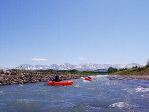 「軽い・簡単・コンパクト」！  未来のパドルスポーツ「折り畳めるイカダ」パックラフトの魅力とは？